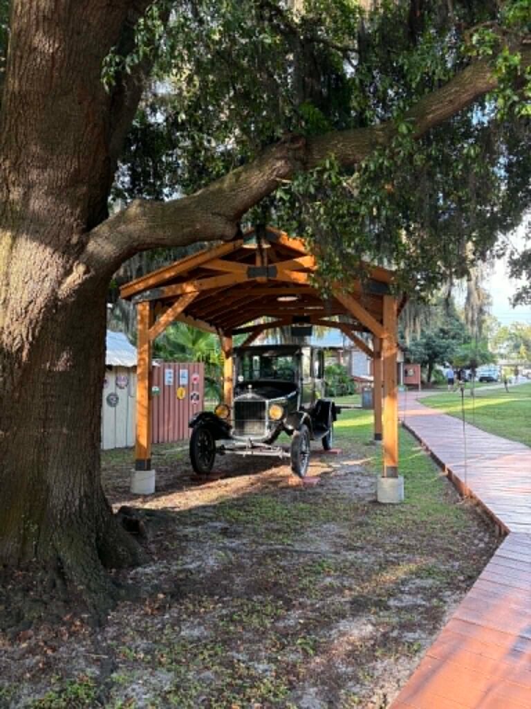 alking and biking trail along Lake Minneola in Clermont, Florida